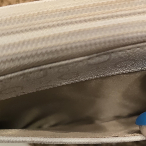 GUESS Women’s Taupe G Logo Faux Leather Wallet Zip Around Style - Picture 4 of 8